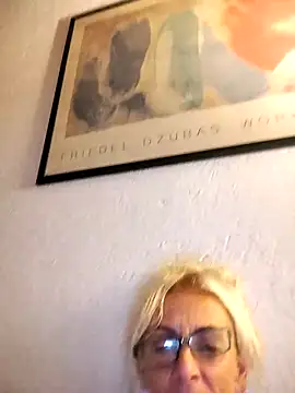 clarabell4 online show from 11/14/25, 09:07