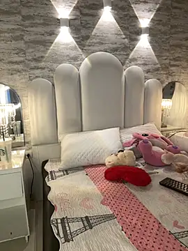 Yassy vazquez online show from 09/10/25, 07:35