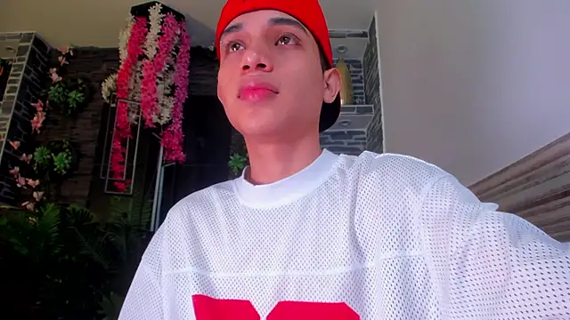 Snapshot of Sebax_Young chatting on 04/19/26, 04:02 Sebax Young online show from 04/19/26, 04:02