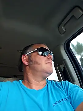 cubanitofeliz40 online show from 10/27/25, 08:10