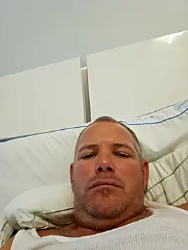 cubanitofeliz40 online show from 11/30/25, 05:14