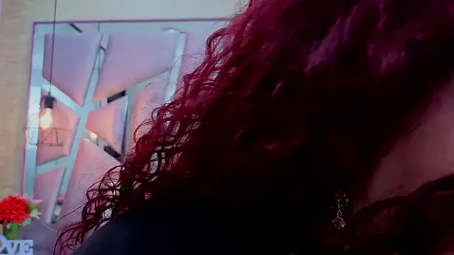 Snapshot of ThaliaCross chatting on 06/18/26, 07:41 ThaliaCross online show from 06/18/26, 07:41