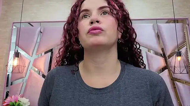 ThaliaCross online show from 04/17/26, 07:49