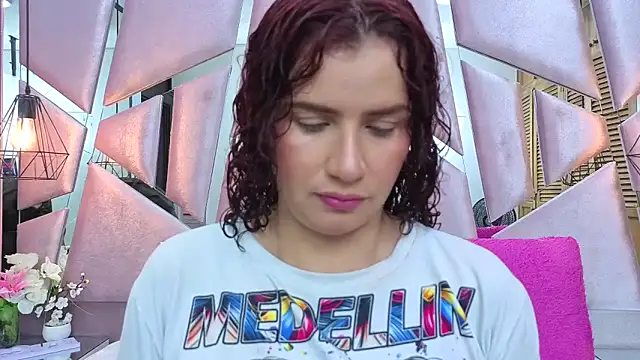 Snapshot of ThaliaCross chatting on 01/17/26, 07:50 ThaliaCross online show from 01/17/26, 07:50