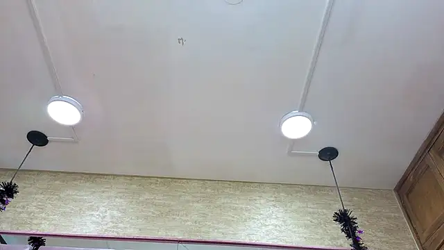 ThaliaCross online show from 11/12/25, 08:23