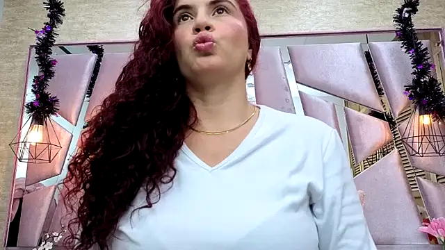 ThaliaCross online show from 12/01/25, 07:48