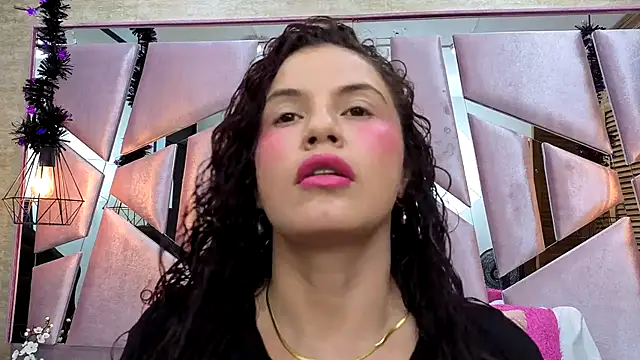 ThaliaCross online show from 11/13/25, 07:51