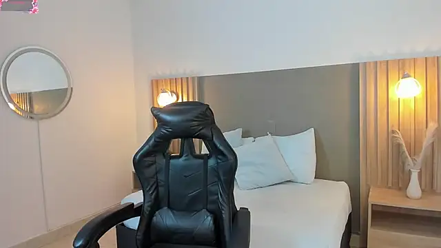 emma fhox online show from 10/02/25, 02:26