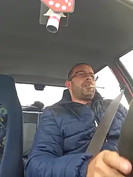 Snapshot of Thomas043 chatting on 10/28/25, 01:43 Thomas043 online show from 10/28/25, 01:43