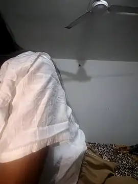 Snapshot of cute_radhikaa chatting on 12/21/25, 05:03 cute radhikaa online show from 12/21/25, 05:03