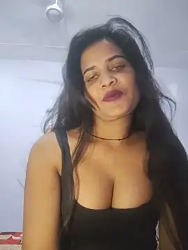cute radhikaa online show from 06/12/26, 11:08