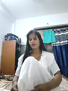 cute radhikaa online show from 10/20/25, 11:55