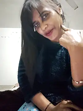 cute radhikaa online show from 11/28/25, 02:28