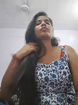 cute radhikaa online show from 07/14/26, 07:24