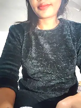 cute radhikaa online show from 12/18/25, 06:34