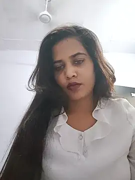 cute radhikaa online show from 06/26/26, 05:13