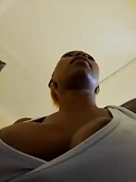 SeffieLucy online show from 02/17/26, 06:33