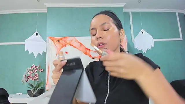 ania gomez online show from 10/31/25, 01:41