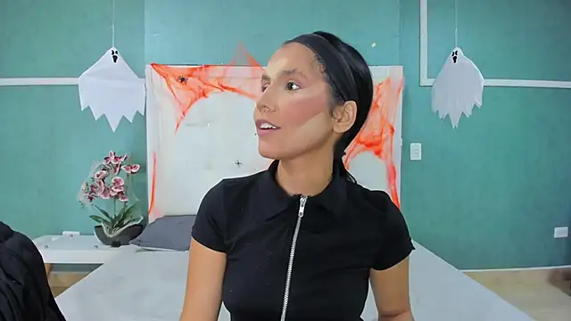 Snapshot of ania_gomez chatting on 10/18/25, 10:12 ania gomez online show from 10/18/25, 10:12