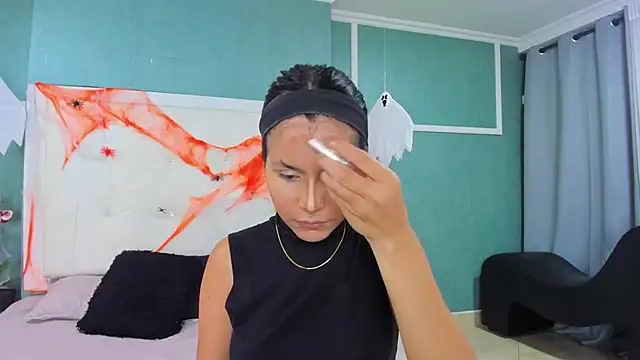 ania gomez online show from 10/25/25, 01:56