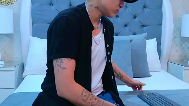 Snapshot of ZoeKrug chatting on 11/01/25, 12:10 ZoeKrug online show from 11/01/25, 12:10