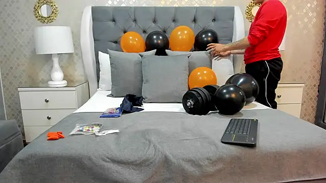 ZoeKrug online show from 10/14/25, 07:25