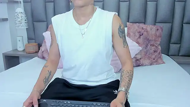 Snapshot of ZoeKrug chatting on 02/20/26, 12:29 ZoeKrug online show from 02/20/26, 12:29