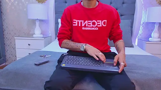 Snapshot of ZoeKrug chatting on 12/01/25, 11:44 ZoeKrug online show from 12/01/25, 11:44