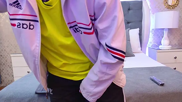 Snapshot of ZoeKrug chatting on 11/18/25, 11:35 ZoeKrug online show from 11/18/25, 11:35