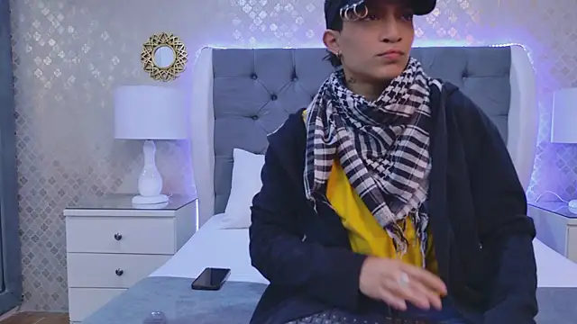 Snapshot of ZoeKrug chatting on 11/15/25, 11:58 ZoeKrug online show from 11/15/25, 11:58