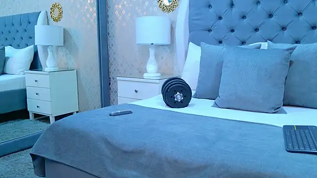 Snapshot of ZoeKrug chatting on 11/05/25, 11:35 ZoeKrug online show from 11/05/25, 11:35