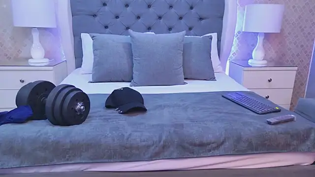 Snapshot of ZoeKrug chatting on 12/03/25, 11:42 ZoeKrug online show from 12/03/25, 11:42