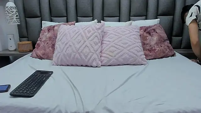 Snapshot of ZoeKrug chatting on 02/21/26, 01:13 ZoeKrug online show from 02/21/26, 01:13