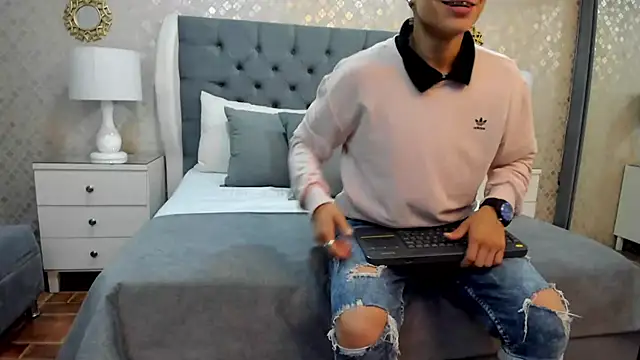 ZoeKrug online show from 09/20/25, 11:59