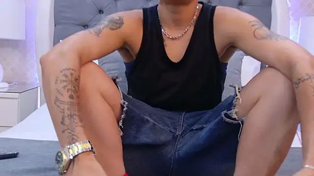 Snapshot of ZoeKrug chatting on 11/26/25, 11:54 ZoeKrug online show from 11/26/25, 11:54