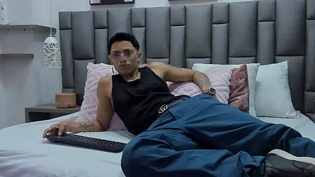 Snapshot of ZoeKrug chatting on 02/28/26, 12:27 ZoeKrug online show from 02/28/26, 12:27