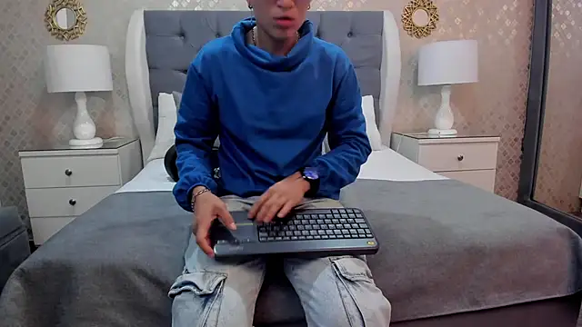 ZoeKrug online show from 09/13/25, 11:54