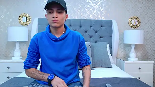 Snapshot of ZoeKrug chatting on 10/24/25, 11:42 ZoeKrug online show from 10/24/25, 11:42