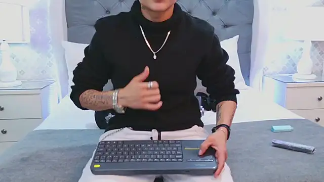 Snapshot of ZoeKrug chatting on 01/11/26, 03:24 ZoeKrug online show from 01/11/26, 03:24