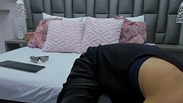 Snapshot of ZoeKrug chatting on 02/23/26, 12:28 ZoeKrug online show from 02/23/26, 12:28