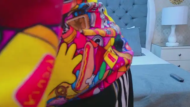 Snapshot of ZoeKrug chatting on 11/04/25, 12:31 ZoeKrug online show from 11/04/25, 12:31