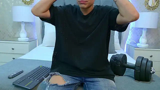 Snapshot of ZoeKrug chatting on 11/14/25, 12:20 ZoeKrug online show from 11/14/25, 12:20