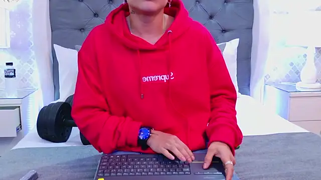 Snapshot of ZoeKrug chatting on 01/16/26, 01:04 ZoeKrug online show from 01/16/26, 01:04