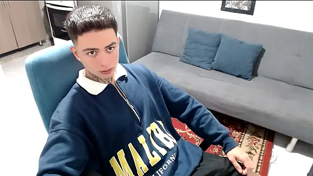 Snapshot of santii_ss chatting on 01/13/26, 01:15 santii ss online show from 01/13/26, 01:15