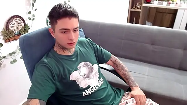 Snapshot of santii_ss chatting on 03/30/26, 03:02 santii ss online show from 03/30/26, 03:02