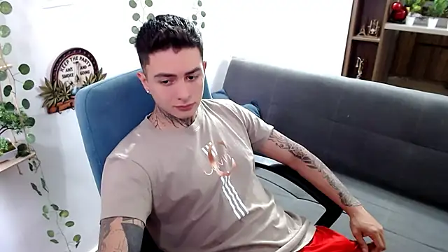 Snapshot of santii_ss chatting on 03/23/26, 02:06 santii ss online show from 03/23/26, 02:06