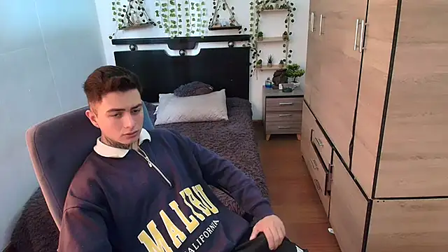 santii ss online show from 05/10/26, 02:19