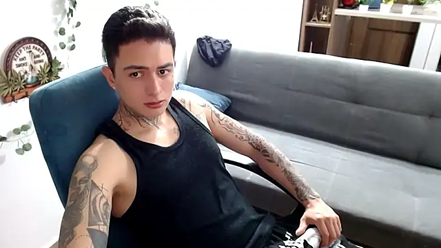 Snapshot of santii_ss chatting on 04/05/26, 02:40 santii ss online show from 04/05/26, 02:40