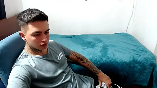 santii ss online show from 10/03/25, 02:04