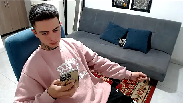 Snapshot of santii_ss chatting on 12/22/25, 12:55 santii ss online show from 12/22/25, 12:55